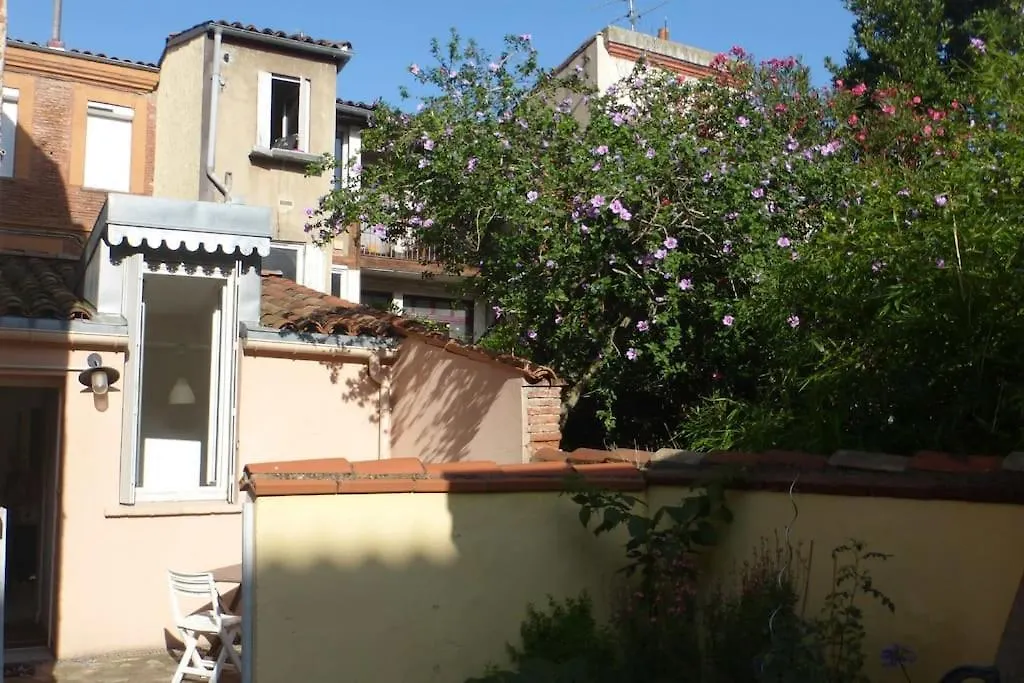 Apartement Au Calme, Cour, Pres Du Metro, Centre location